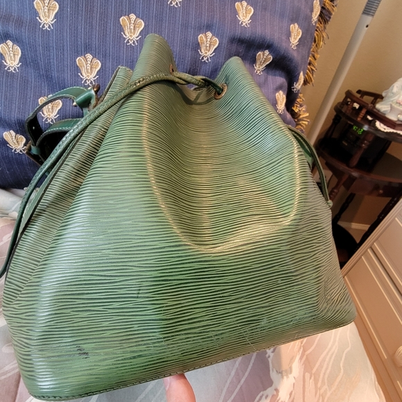Louis Vuitton Epi Leather Green Noe Shoulder Handbag PM/PETITE - Picture 2 of 12